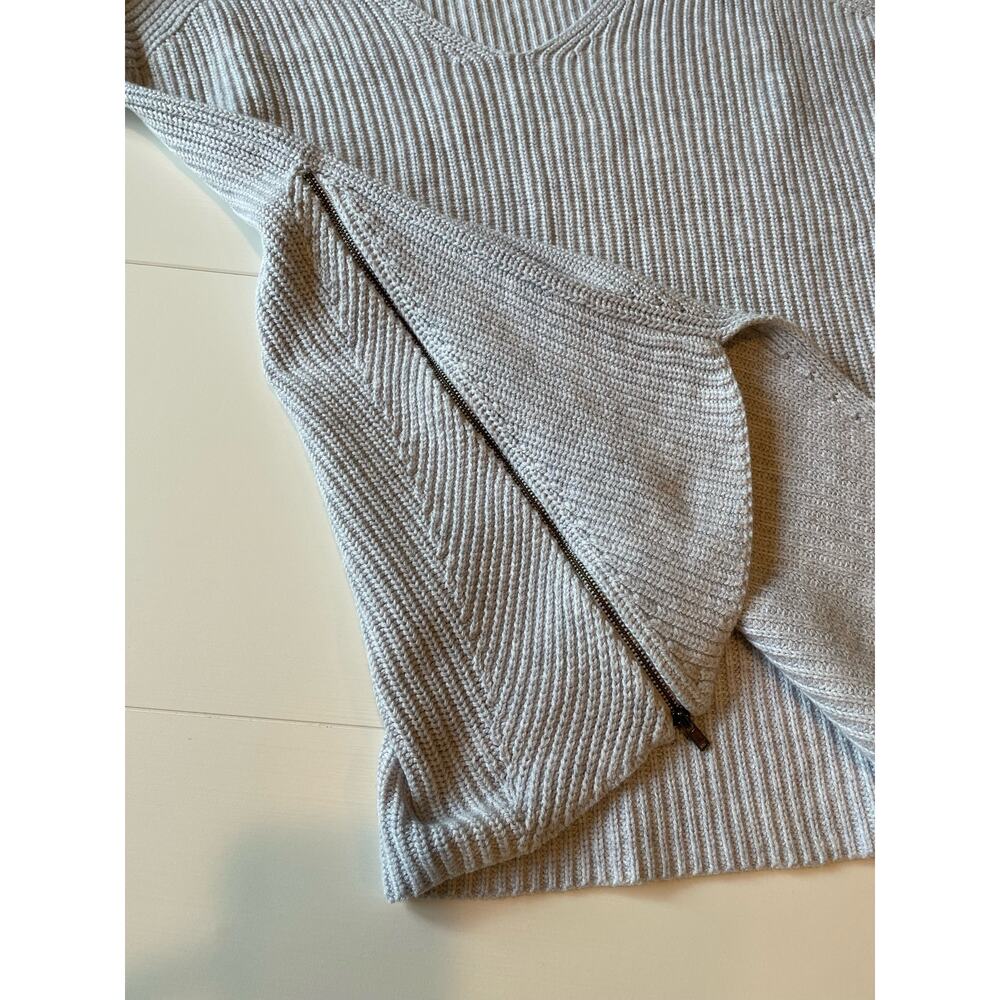 CAbi Deep V Pullover Knit Sweater Gray Sz S Tunic V-Neck Zipper Detail Neutral - Picture 5 of 8